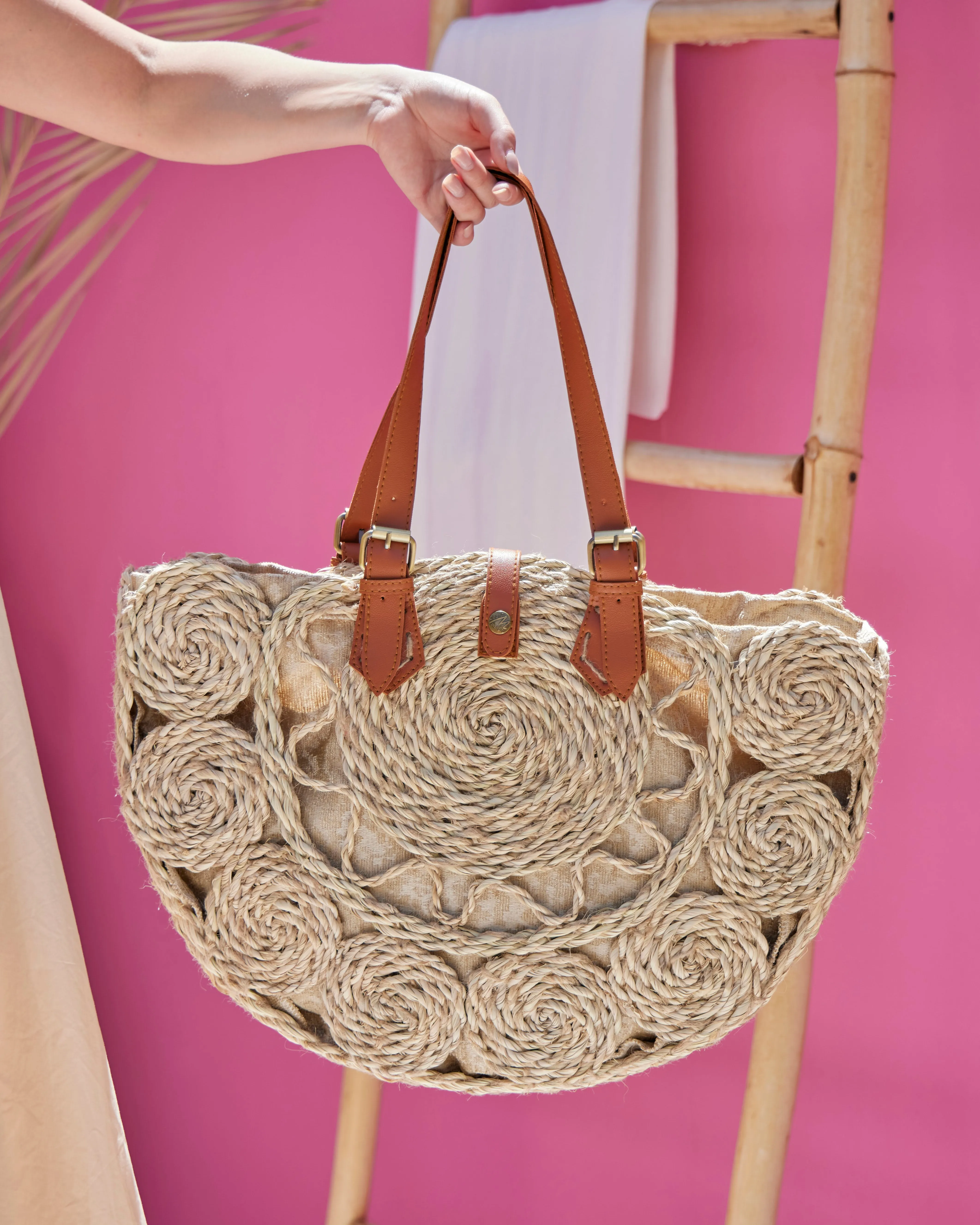Wicker bag x leather strap