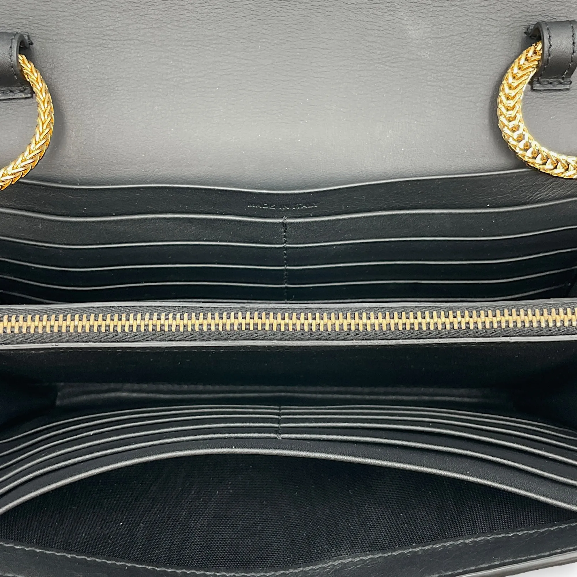 Y 22cm Black Clutch On Chain in Calfskin, Gold hardware
