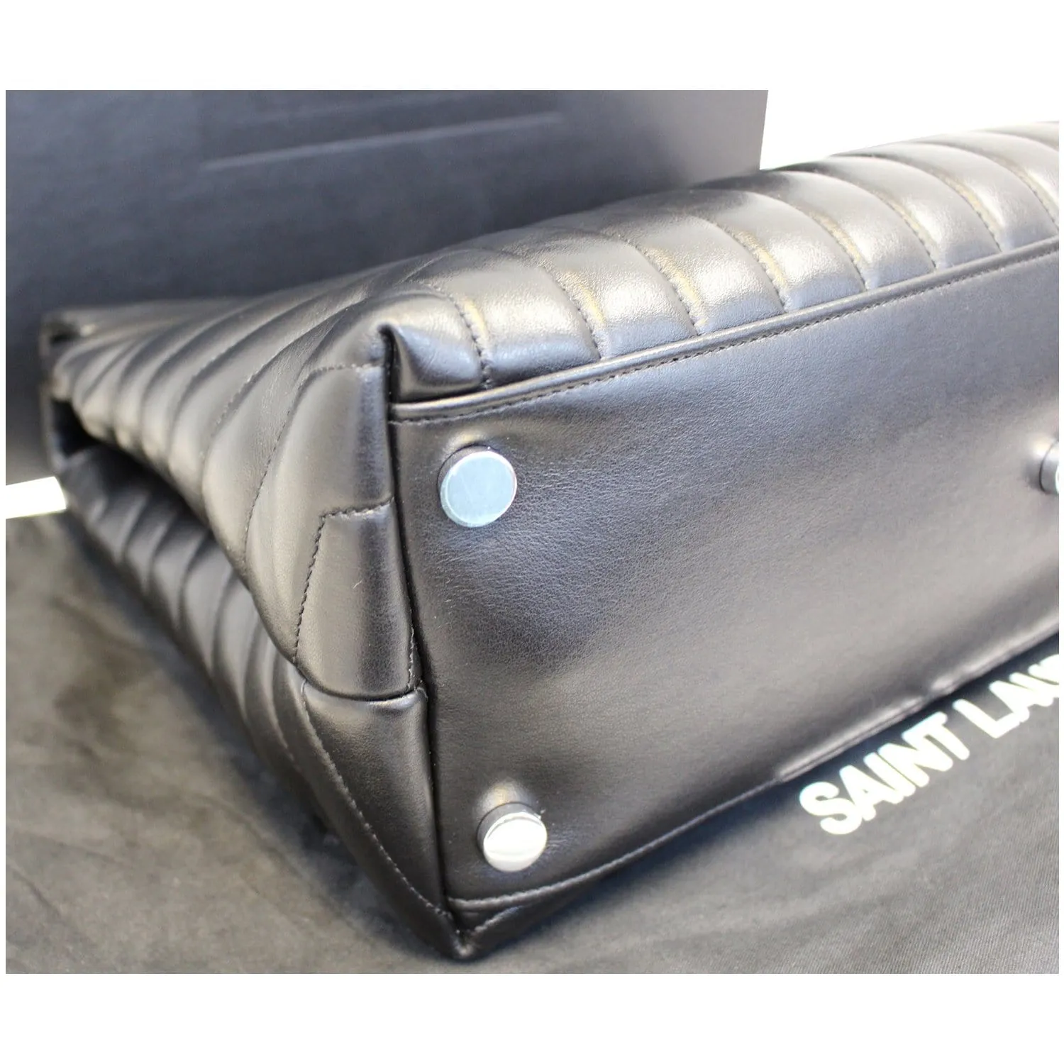 YVES SAINT LAURENT Large Loulou Calfskin Matelasse Chain Shoulder Bag